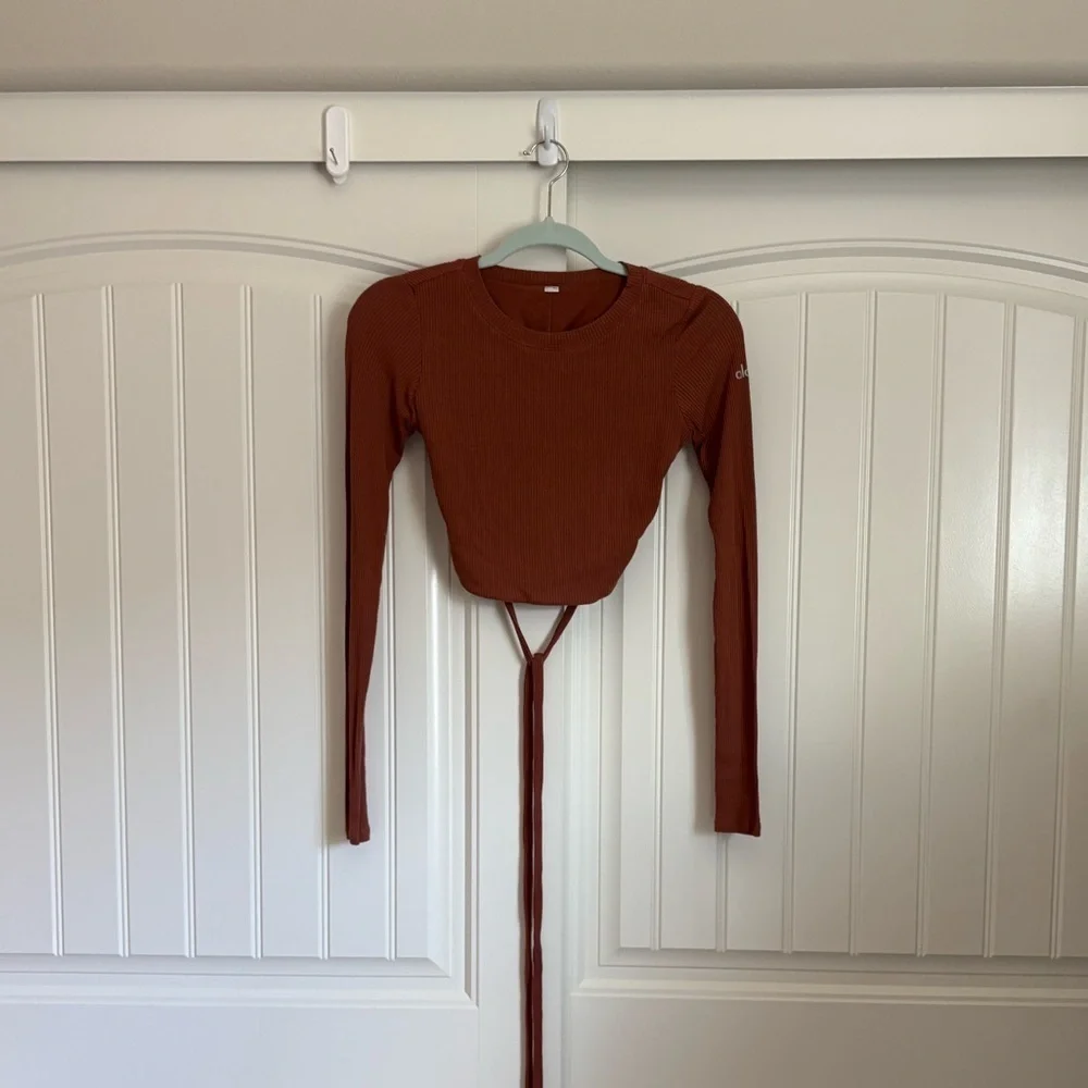 Alo manifest brown long sleeve strappy top size small